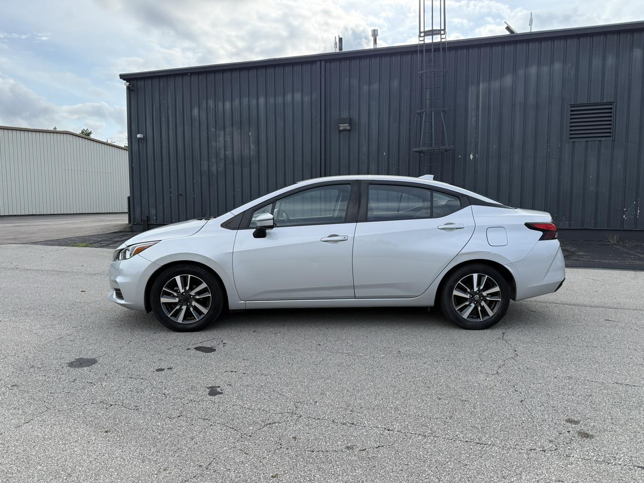 Nissan Versa SV 2021