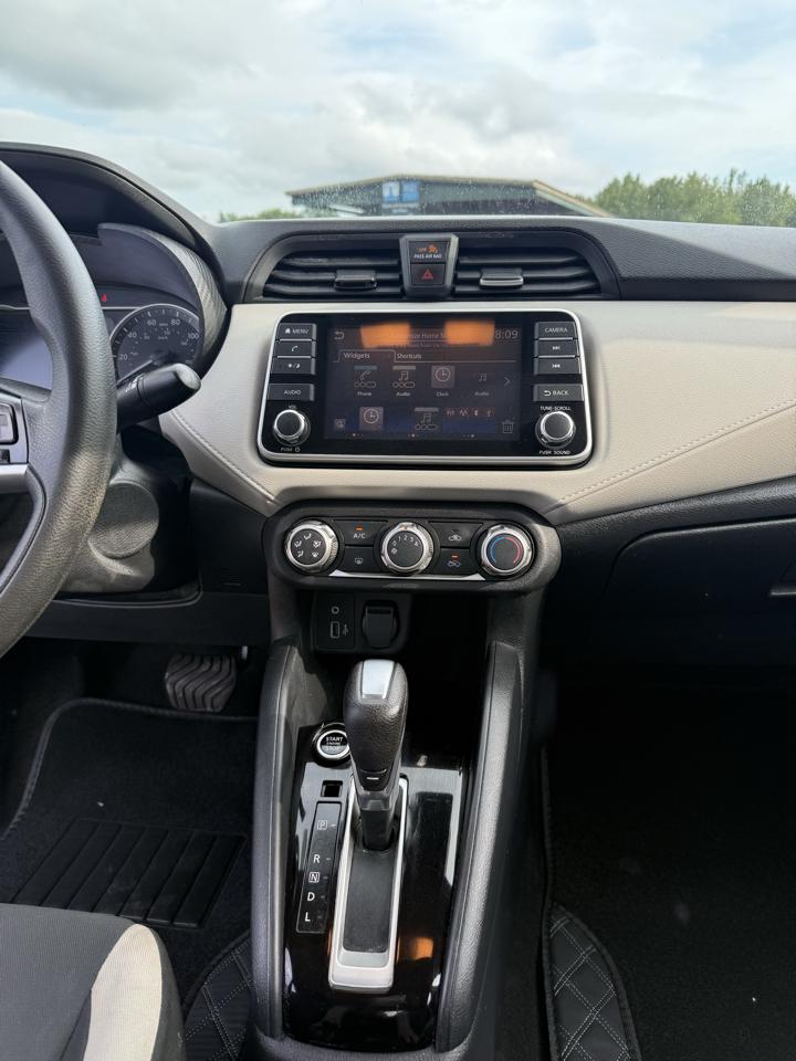 Nissan Versa SV 2021