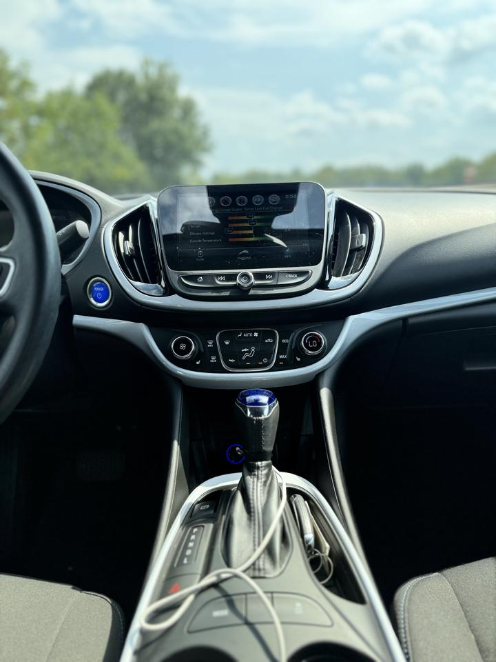 Chevrolet Volt LT w/ Standard Emission Package 2017