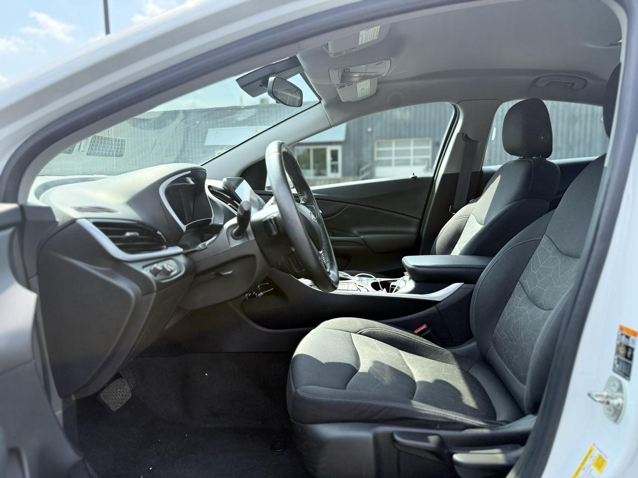 Chevrolet Volt LT w/ Standard Emission Package 2017