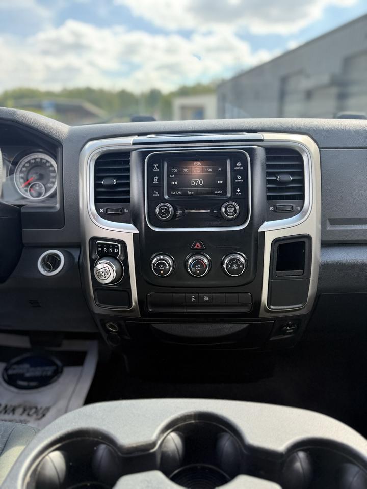 RAM 1500 SLT Quad Cab 2WD 2014