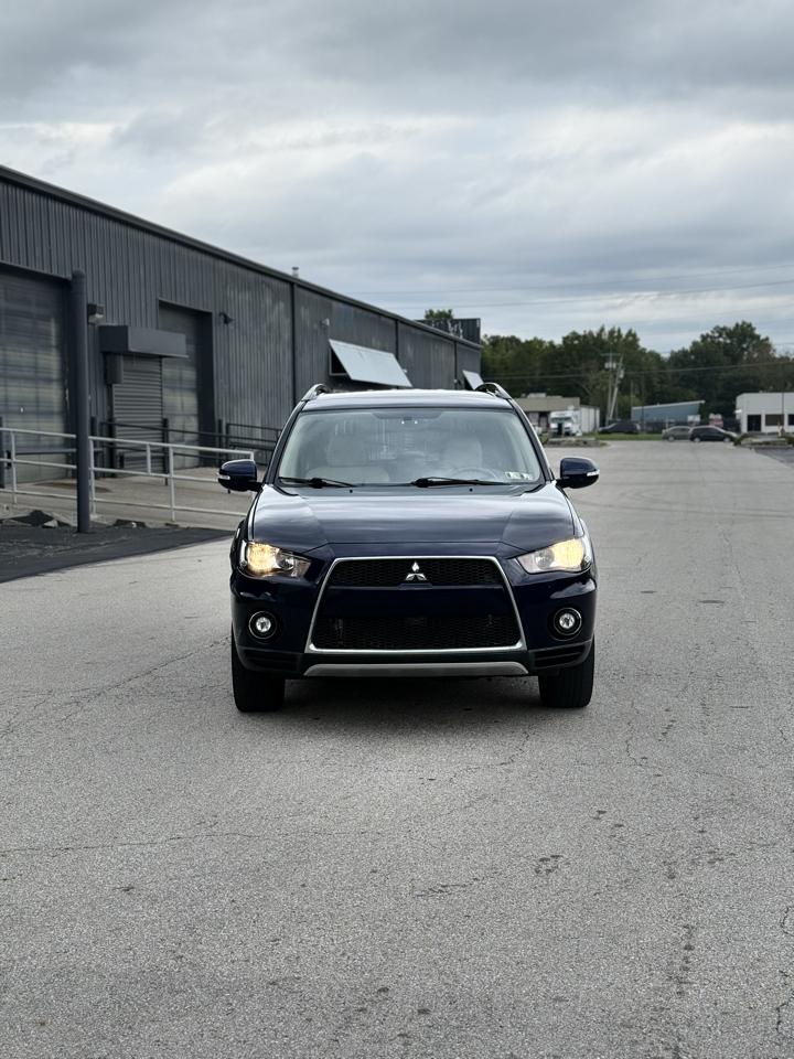 Mitsubishi Outlander SE 4WD 2010