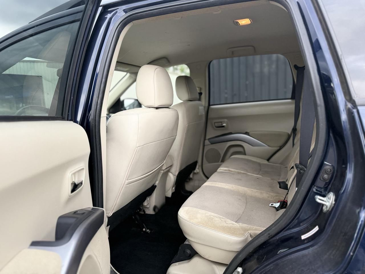 Mitsubishi Outlander SE 4WD 2010