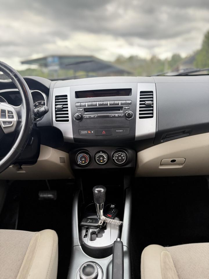Mitsubishi Outlander SE 4WD 2010