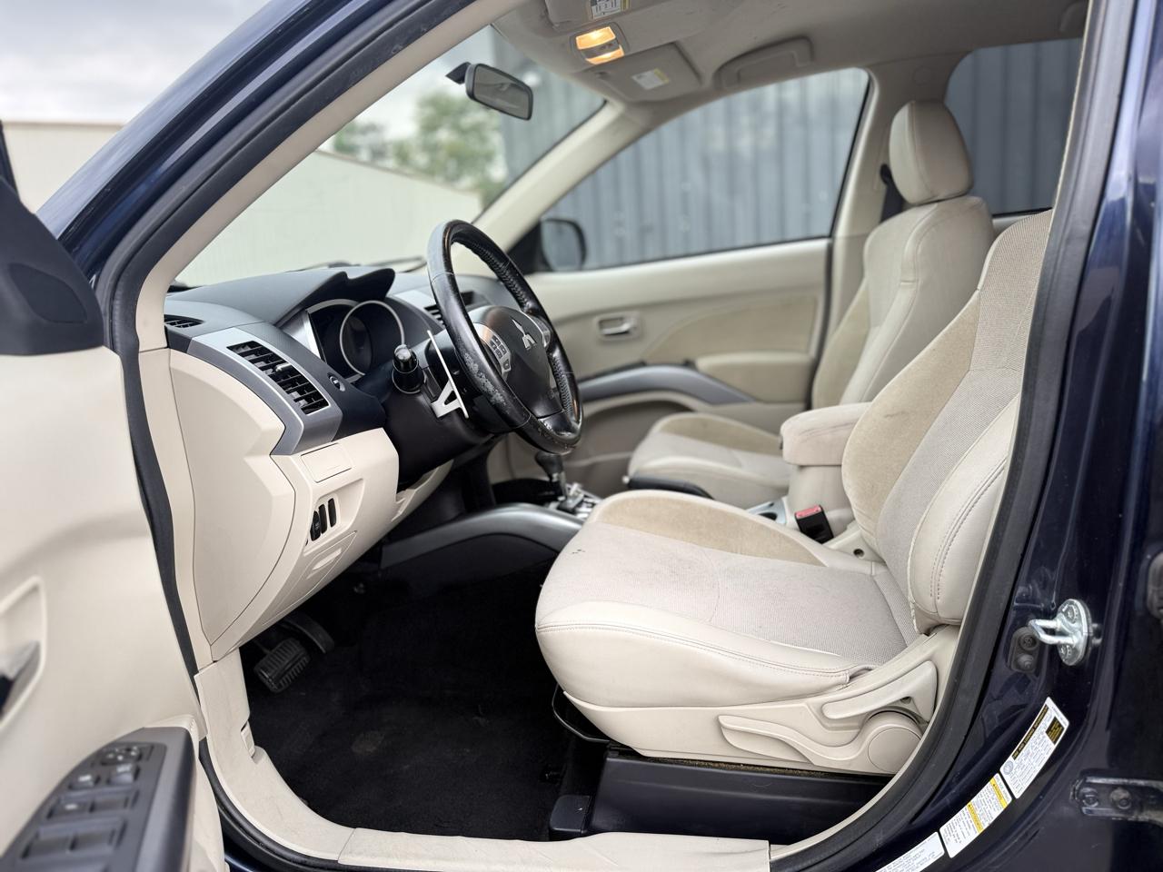 Mitsubishi Outlander SE 4WD 2010