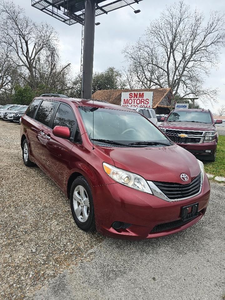 Toyota Sienna LE FWD 8-Passenger V6 2012