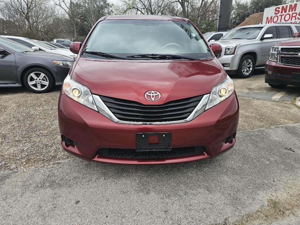 Toyota Sienna LE FWD 8-Passenger V6 2012