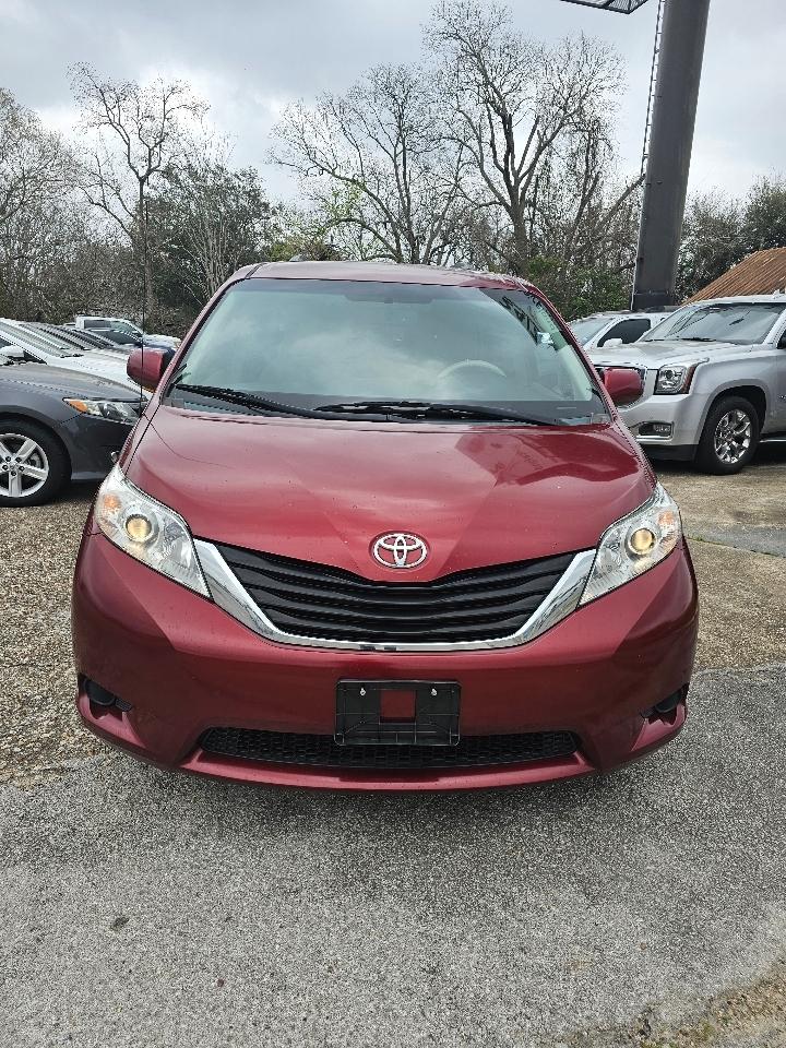Toyota Sienna LE FWD 8-Passenger V6 2012