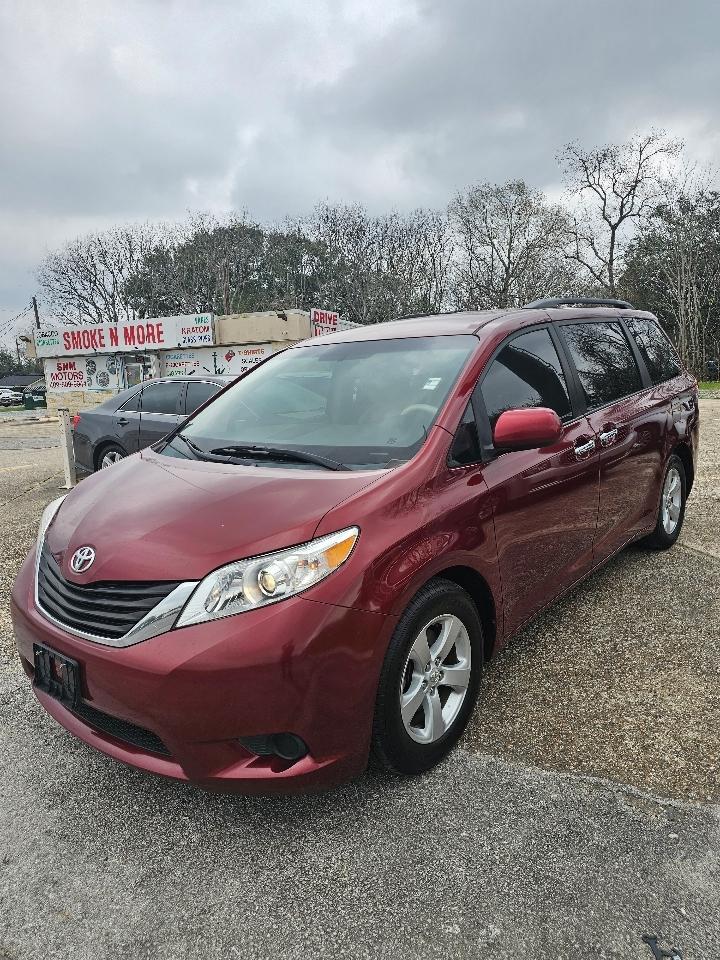 Toyota Sienna LE FWD 8-Passenger V6 2012