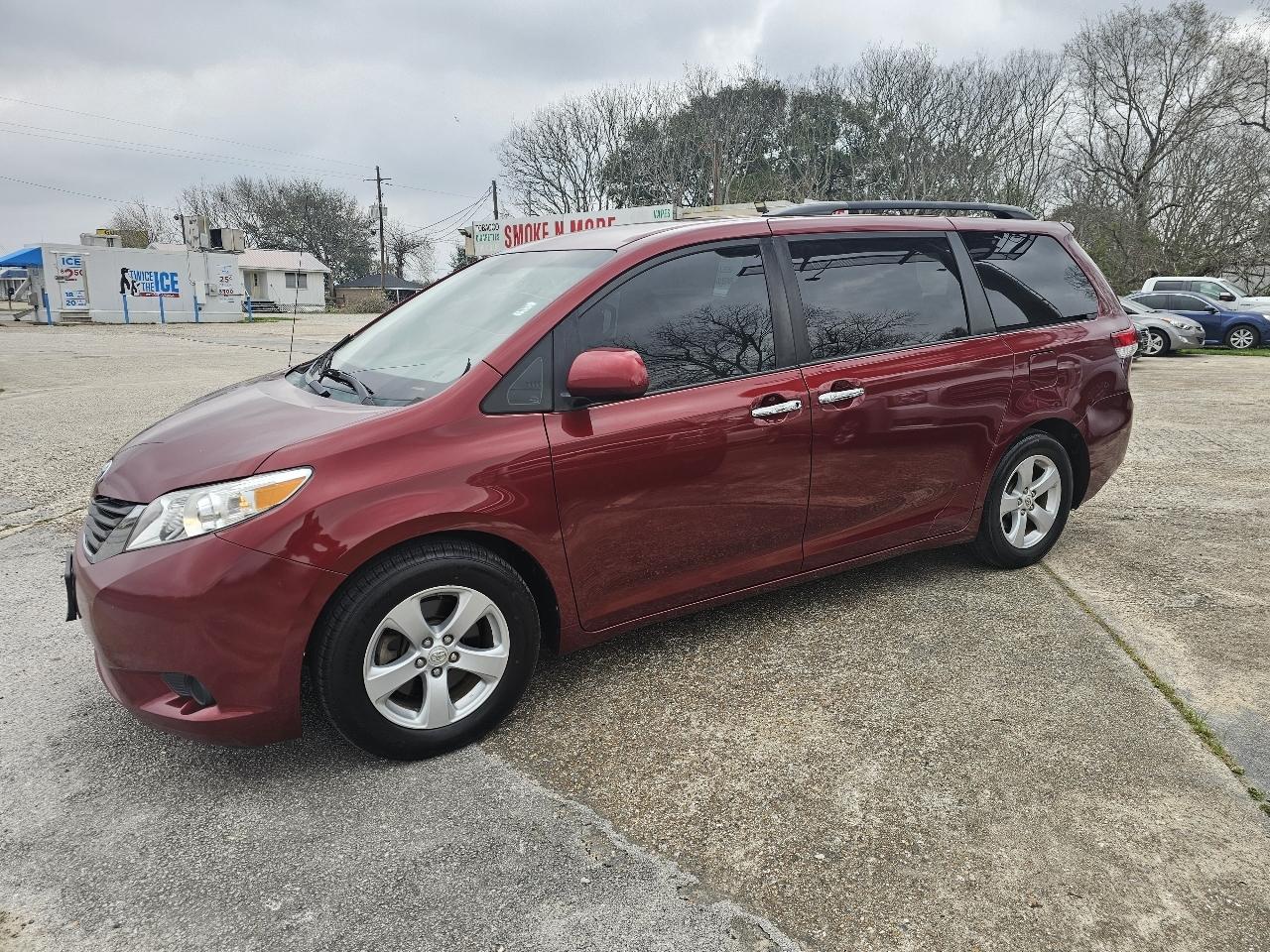 Toyota Sienna LE FWD 8-Passenger V6 2012