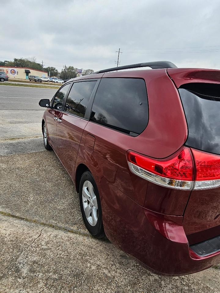 Toyota Sienna LE FWD 8-Passenger V6 2012