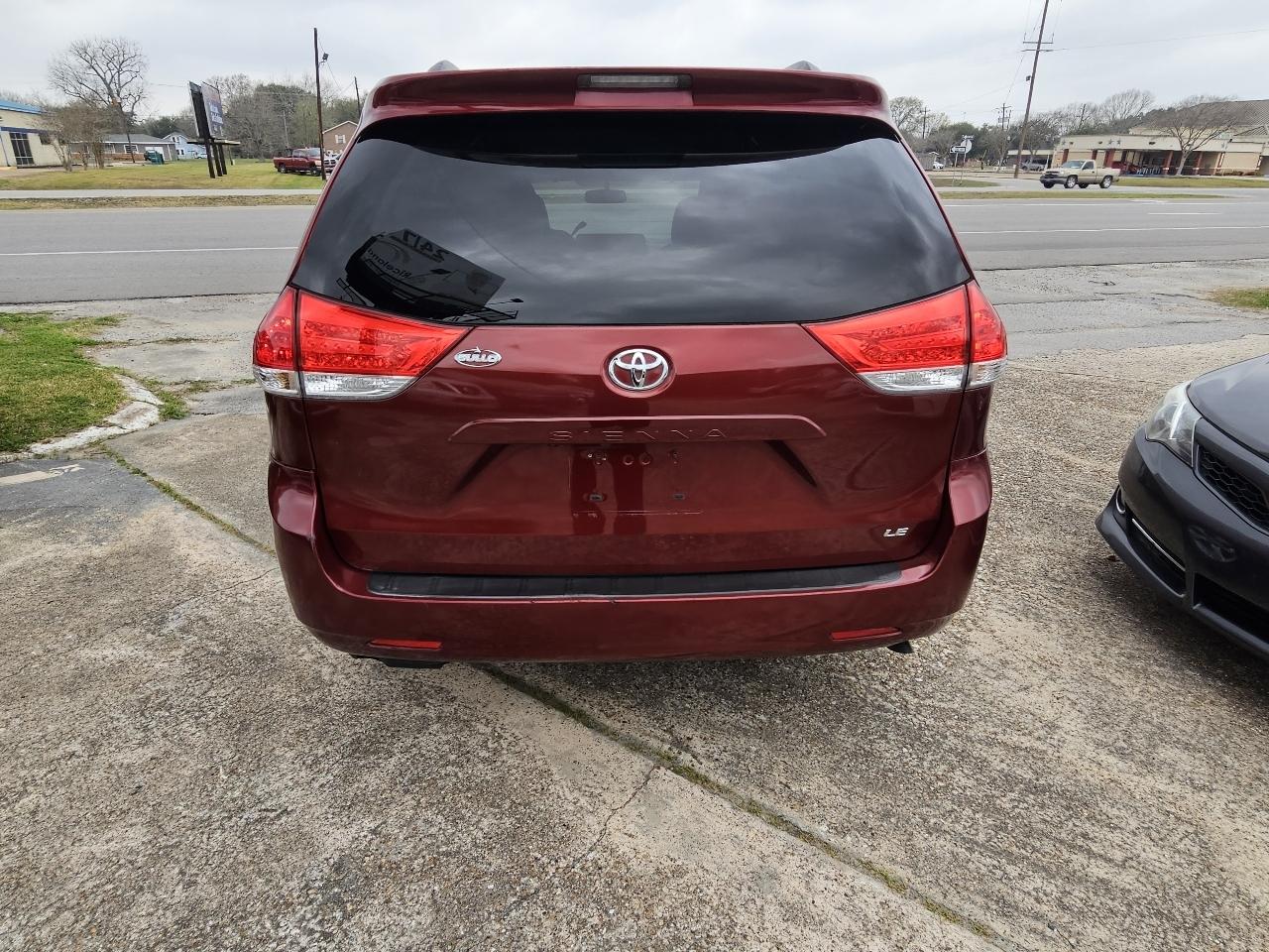 Toyota Sienna LE FWD 8-Passenger V6 2012