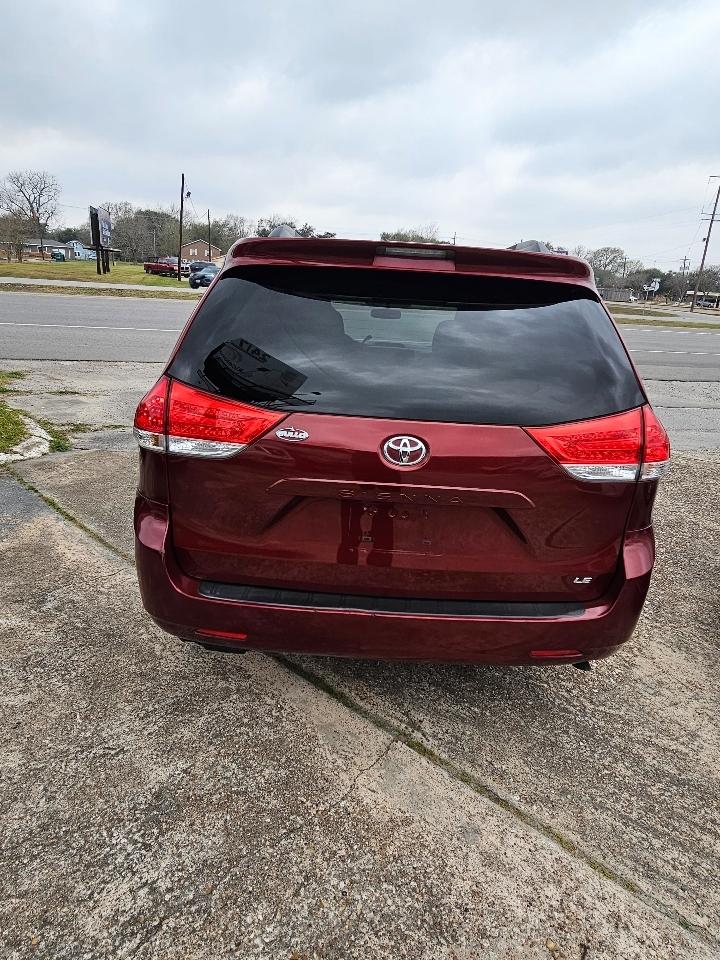 Toyota Sienna LE FWD 8-Passenger V6 2012