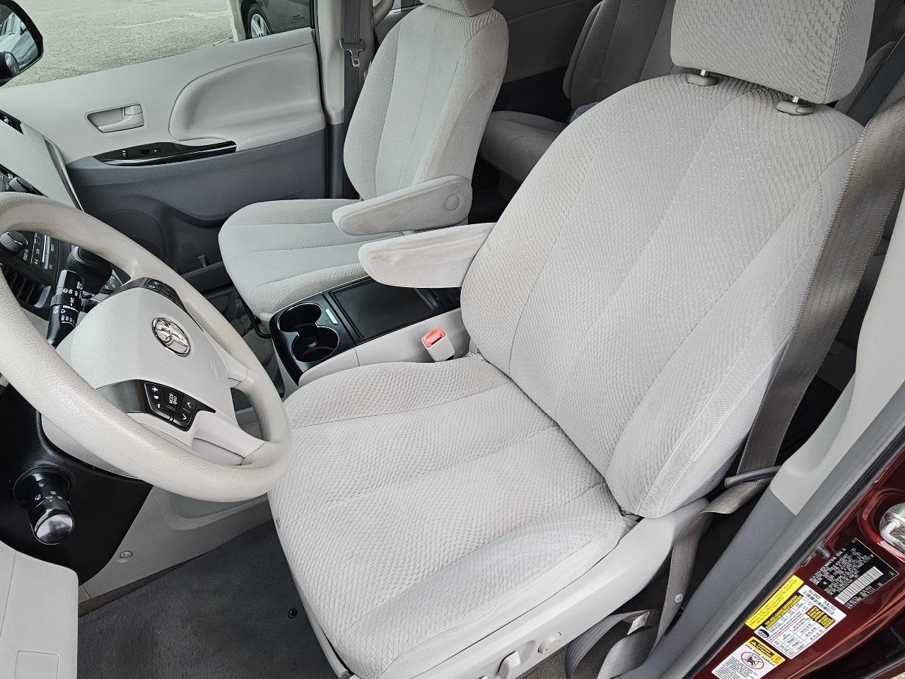 Toyota Sienna LE FWD 8-Passenger V6 2012