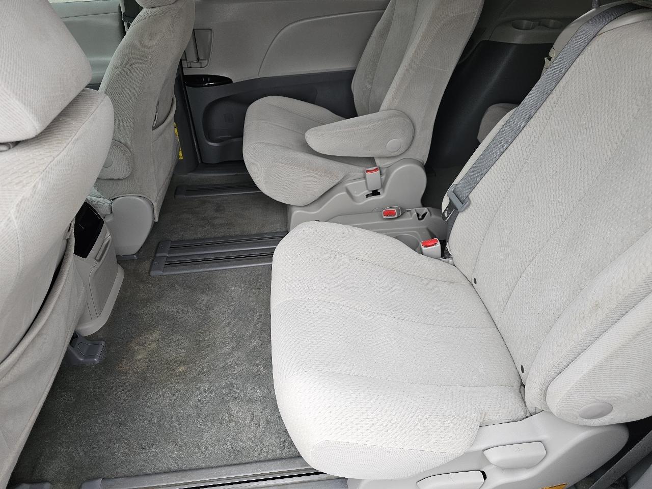 Toyota Sienna LE FWD 8-Passenger V6 2012
