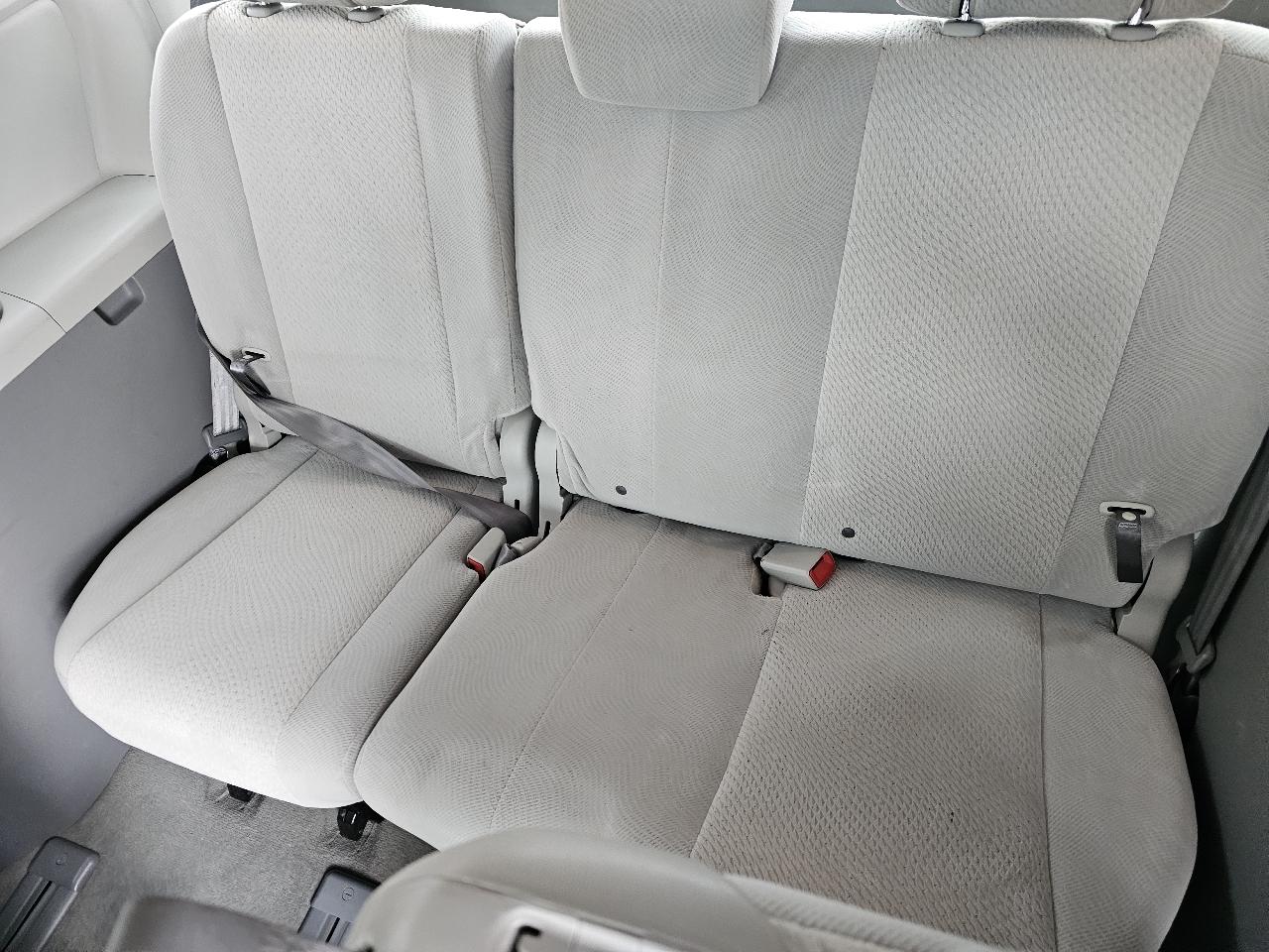 Toyota Sienna LE FWD 8-Passenger V6 2012