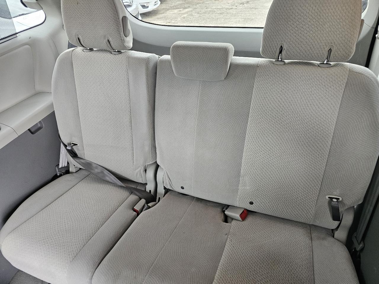 Toyota Sienna LE FWD 8-Passenger V6 2012