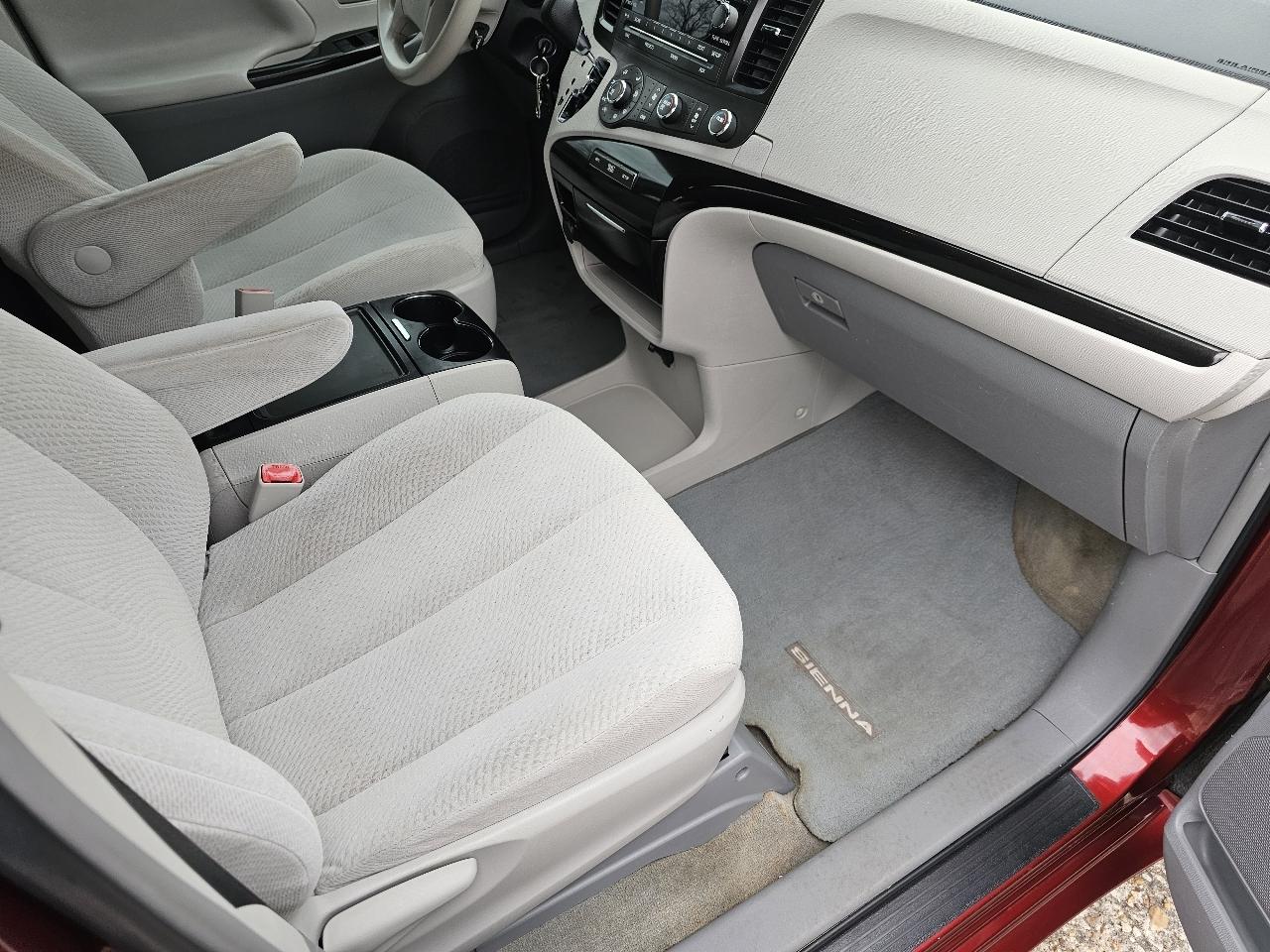 Toyota Sienna LE FWD 8-Passenger V6 2012