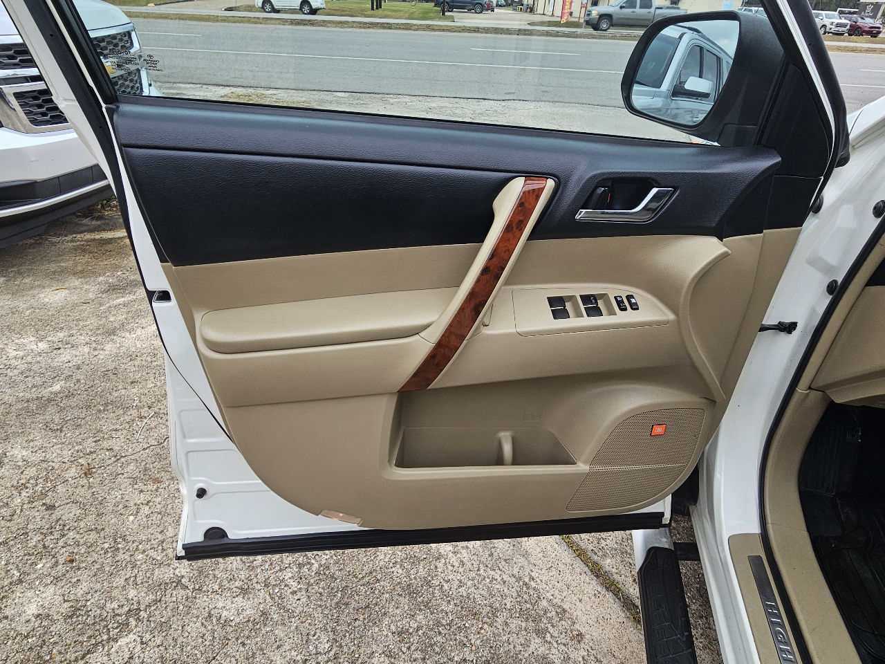 Toyota Highlander Limited 2WD 2012