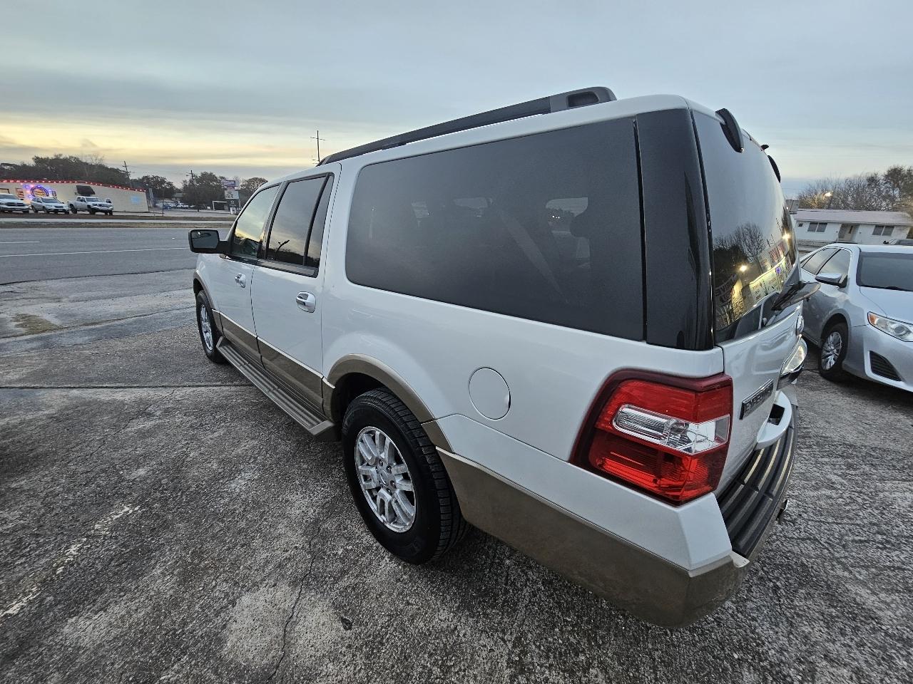 Ford Expedition EL XLT 2WD 2012