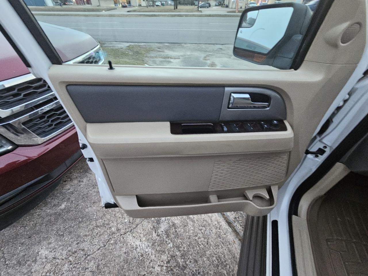 Ford Expedition EL XLT 2WD 2012