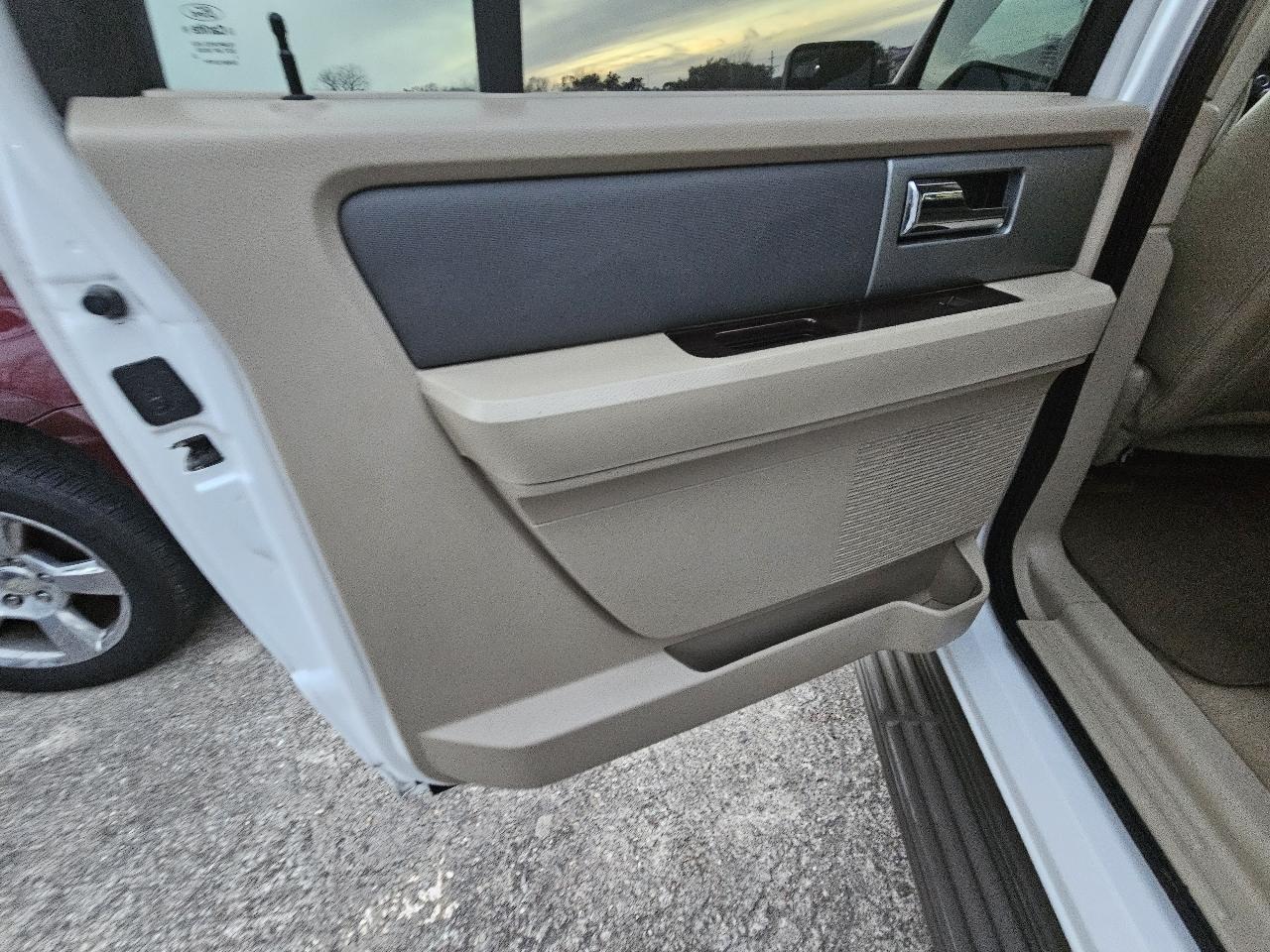 Ford Expedition EL XLT 2WD 2012