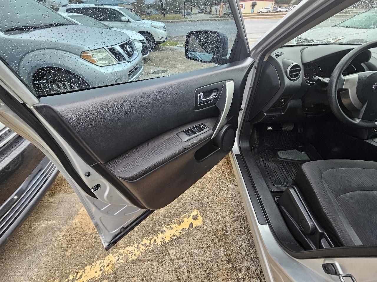 Nissan Rogue S 2WD 2013