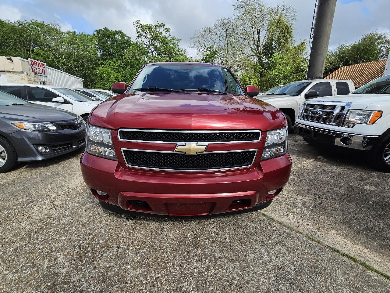 Chevrolet Suburban LT 1500 2WD 2011