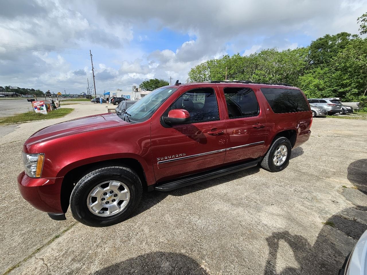 Chevrolet Suburban LT 1500 2WD 2011