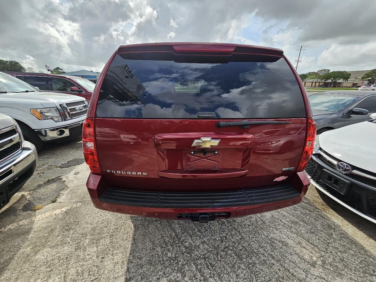 Chevrolet Suburban LT 1500 2WD 2011