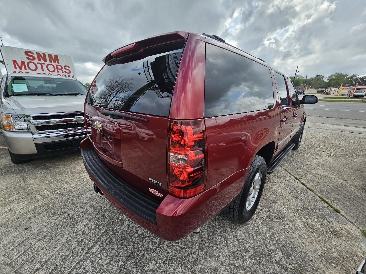 Chevrolet Suburban LT 1500 2WD 2011