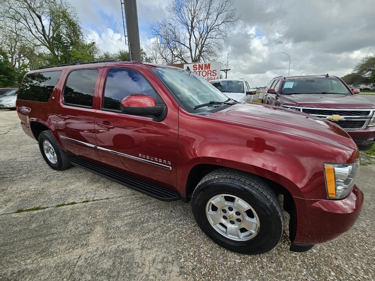Chevrolet Suburban LT 1500 2WD 2011