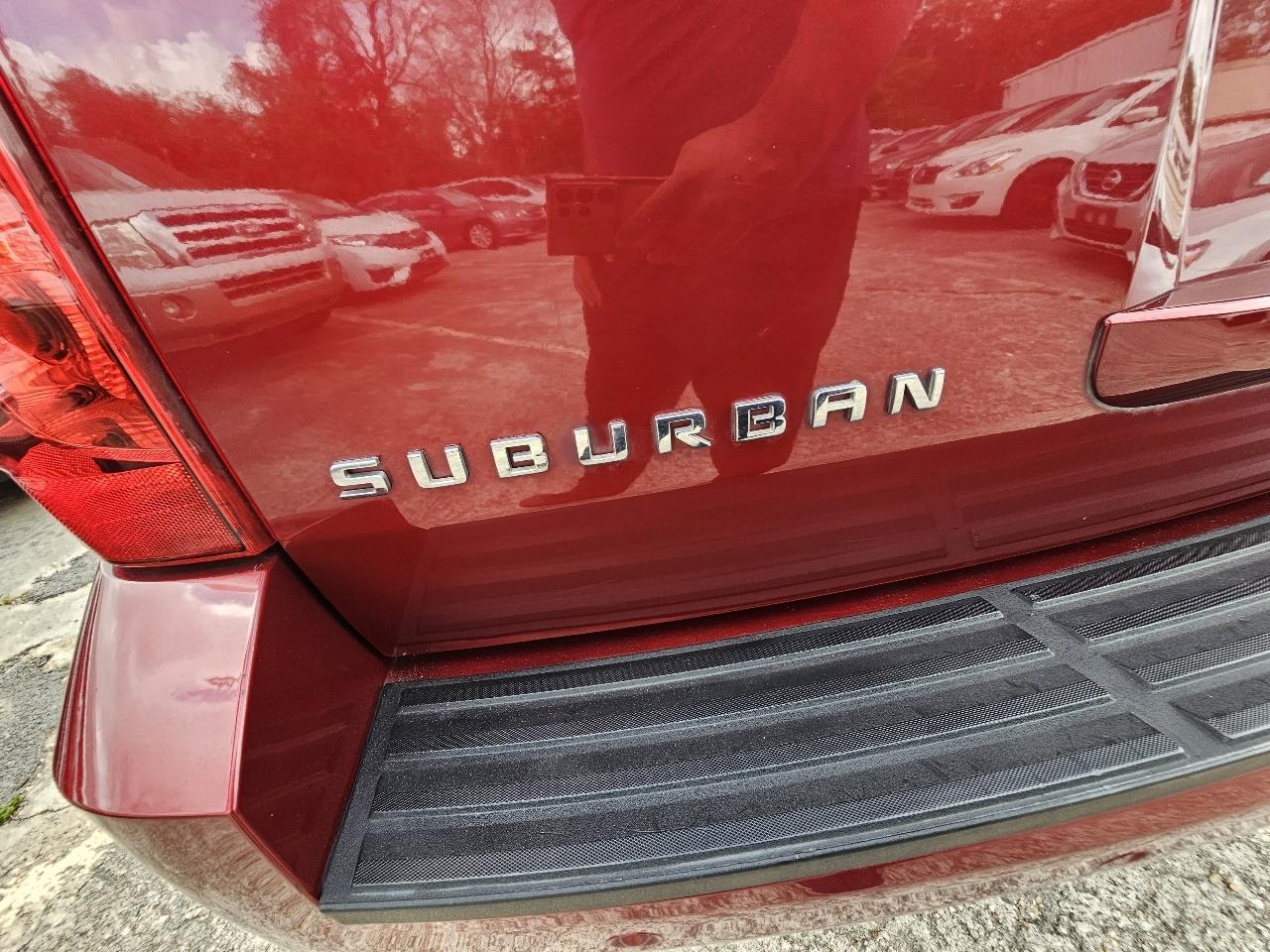 Chevrolet Suburban LT 1500 2WD 2011