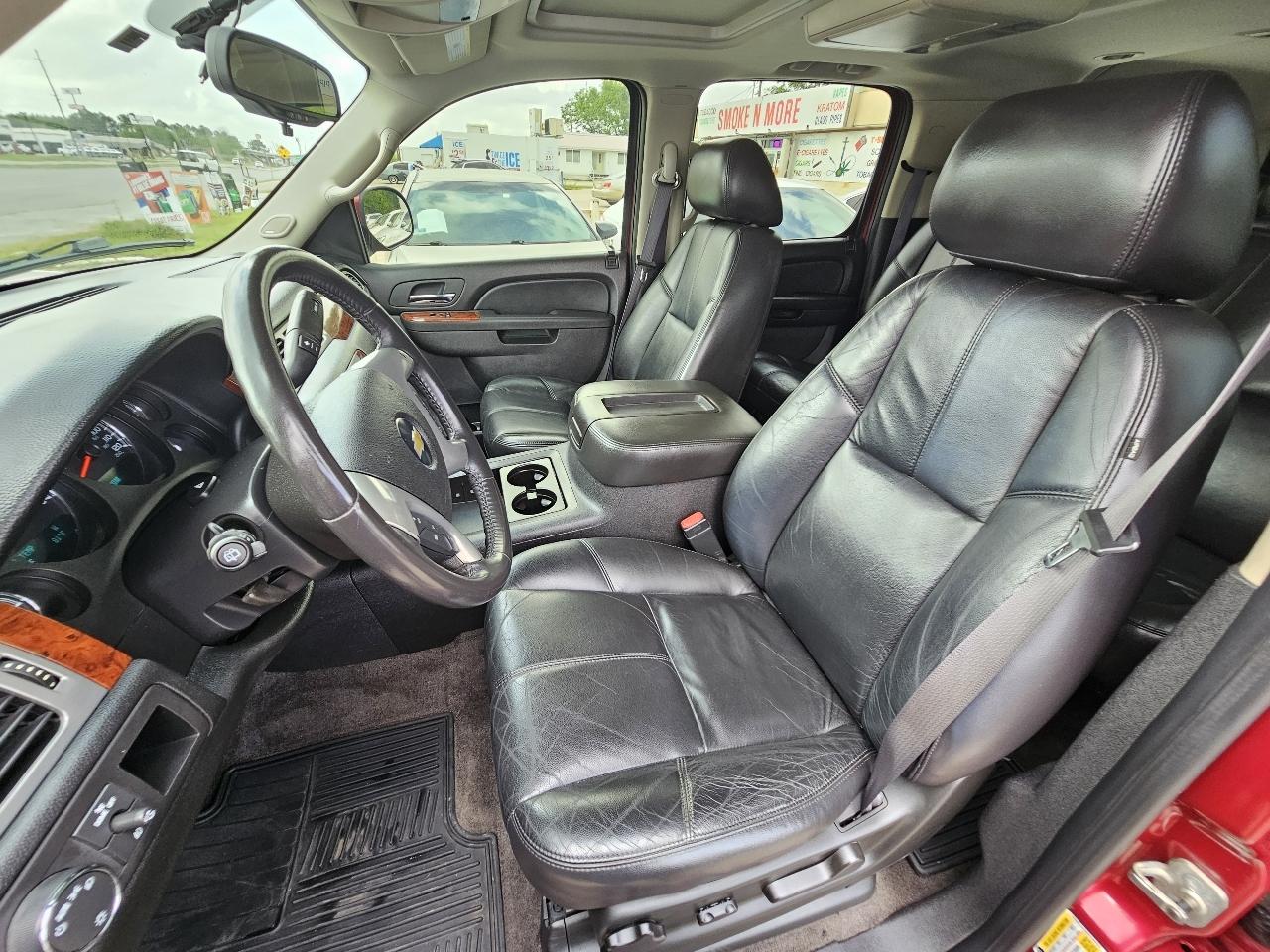 Chevrolet Suburban LT 1500 2WD 2011