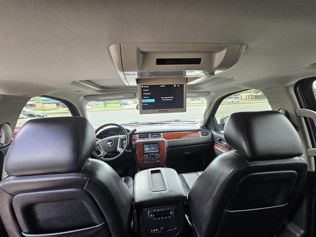 Chevrolet Suburban LT 1500 2WD 2011