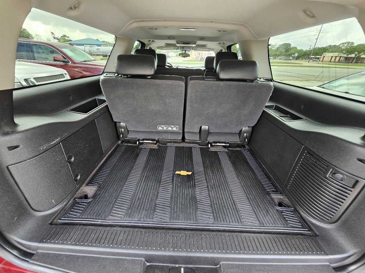 Chevrolet Suburban LT 1500 2WD 2011