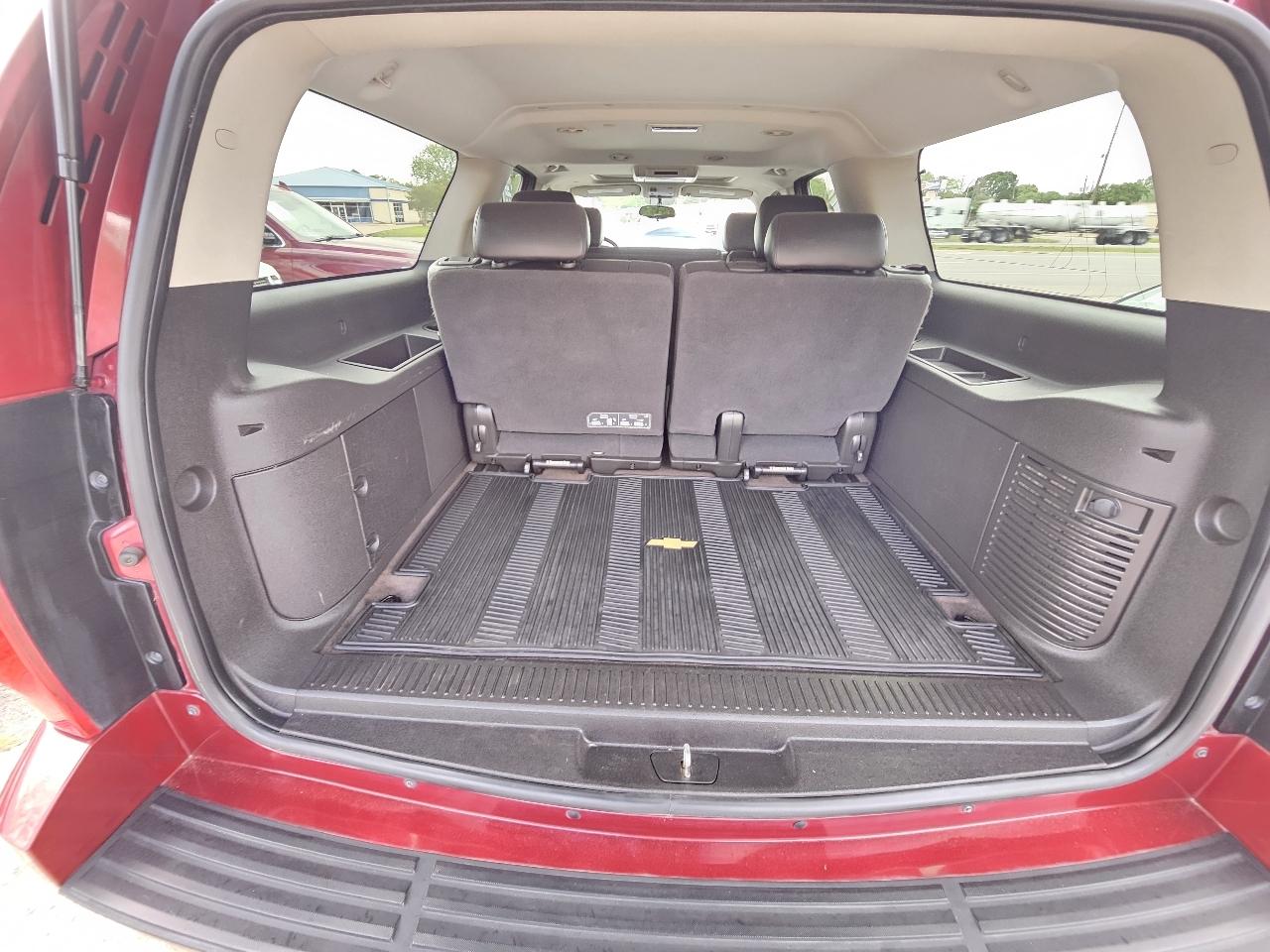 Chevrolet Suburban LT 1500 2WD 2011