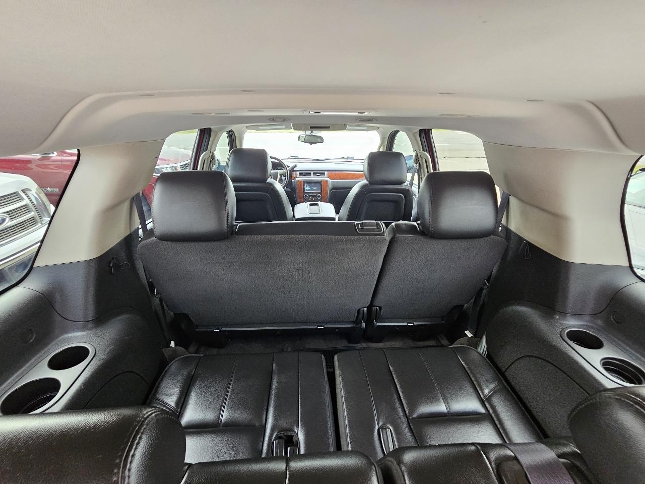 Chevrolet Suburban LT 1500 2WD 2011