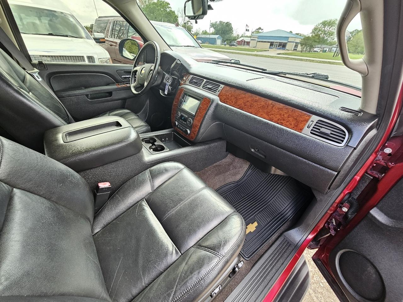 Chevrolet Suburban LT 1500 2WD 2011