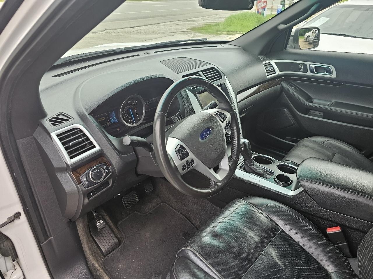 Ford Explorer Limited FWD 2011