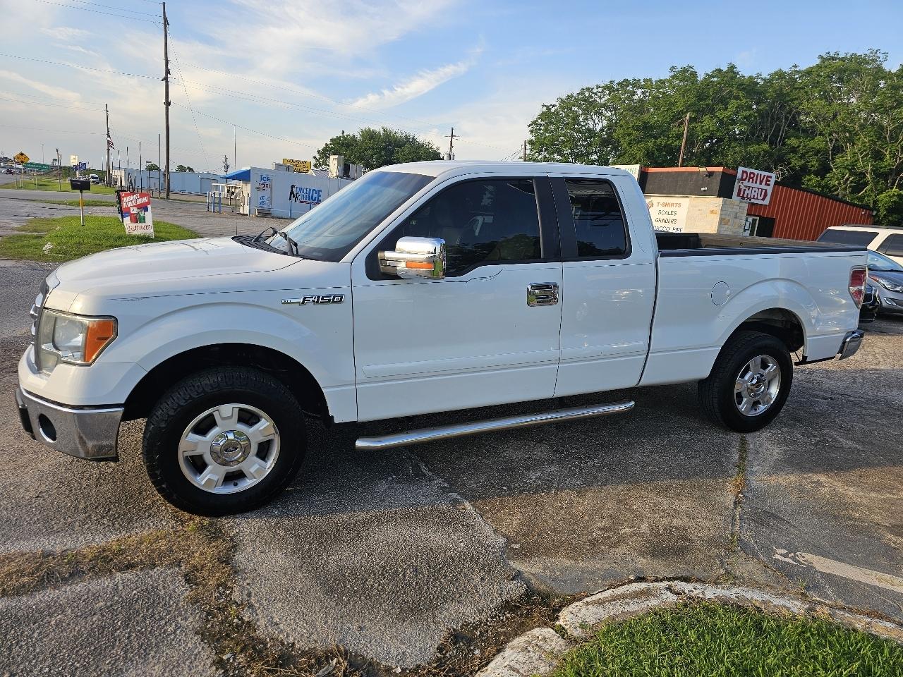 Ford F-150 XL SuperCab 8-ft. Bed 2WD 2013