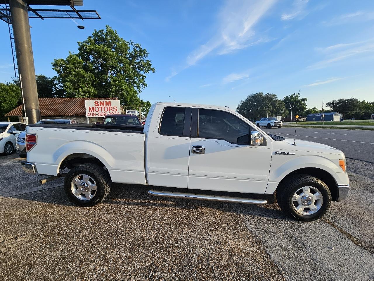 Ford F-150 XL SuperCab 8-ft. Bed 2WD 2013