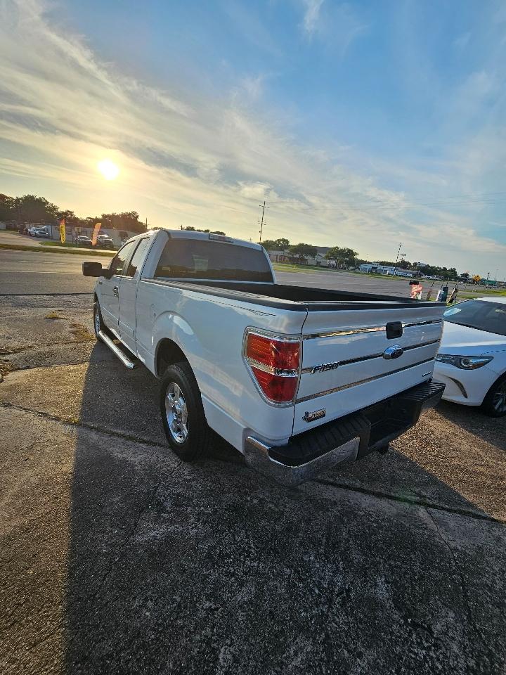 Ford F-150 XL SuperCab 8-ft. Bed 2WD 2013