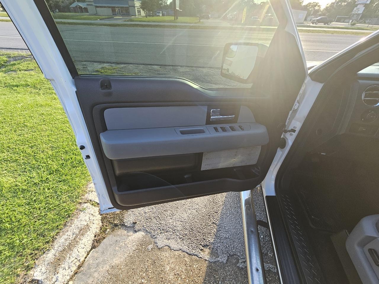 Ford F-150 XL SuperCab 8-ft. Bed 2WD 2013