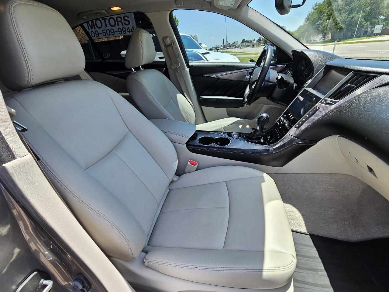 Infiniti Q50 Base 2015