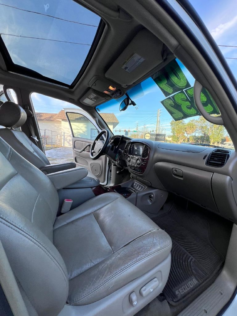 Toyota Sequoia  2006