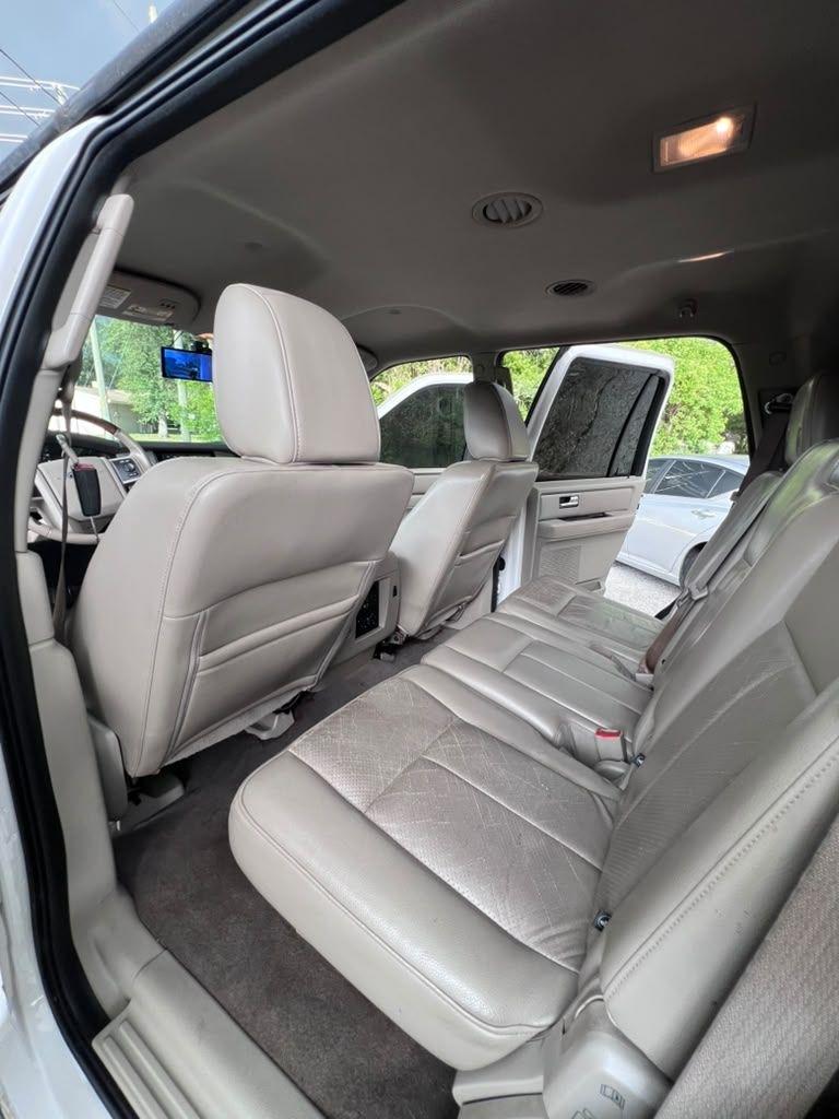 Ford Expedition  2010