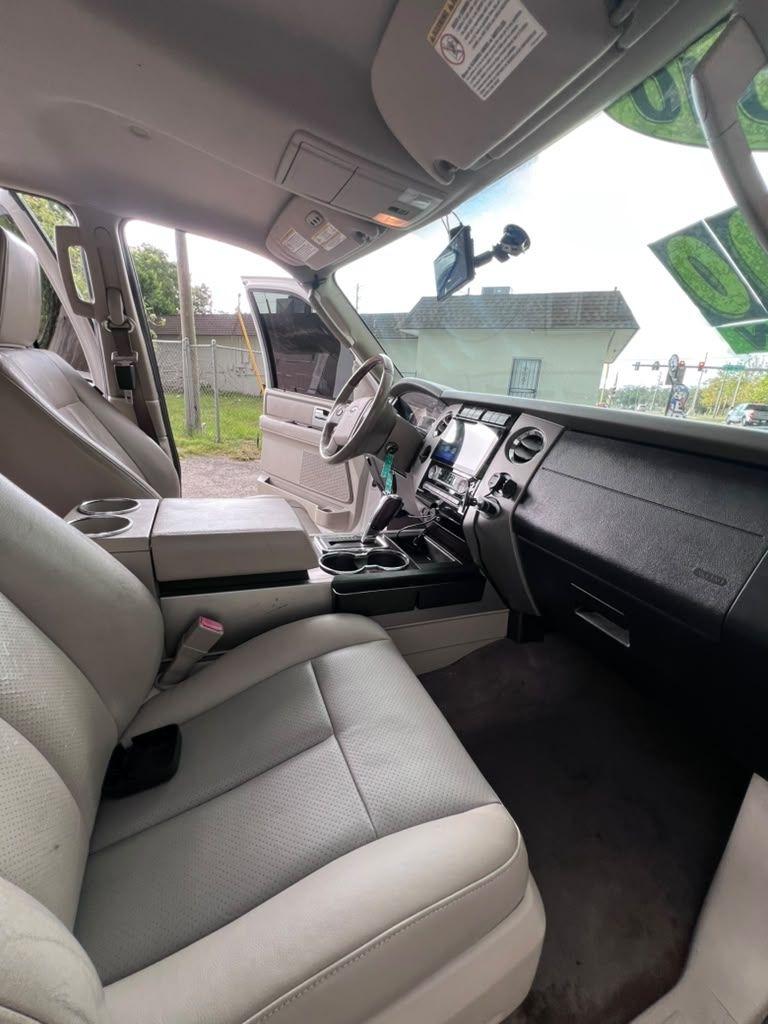 Ford Expedition  2010
