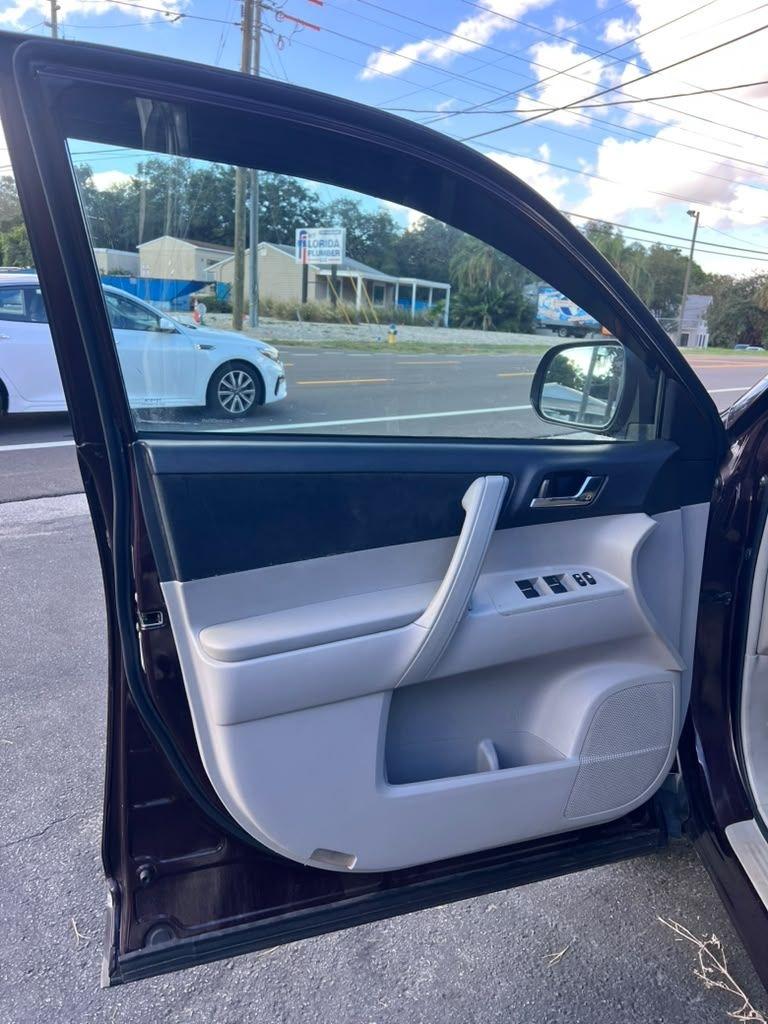 Toyota Highlander  2012
