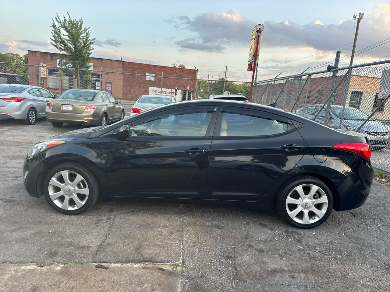 Hyundai Elantra Limited 2012